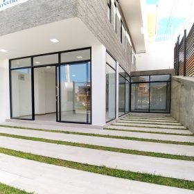 local comercial independiente a la casa