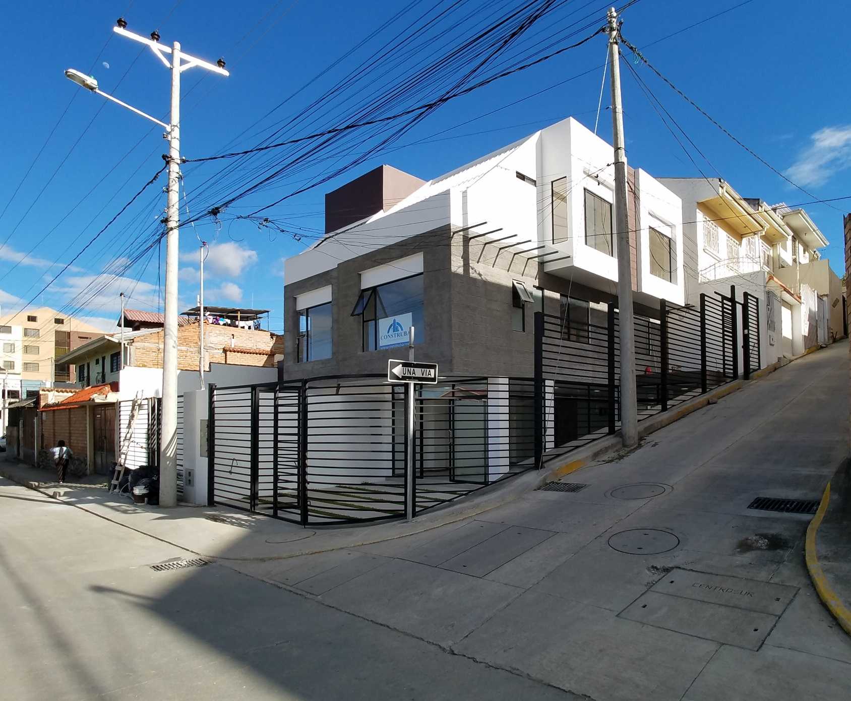 venta casas Cuenca con local y departamentos rentera 1